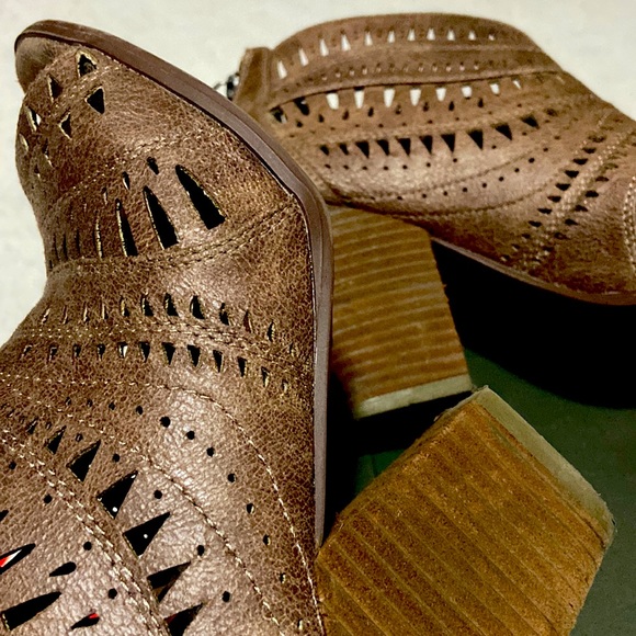 Worn 1x Sexy Brown Cut out Leather Booties🔥 - Picture 4 of 4